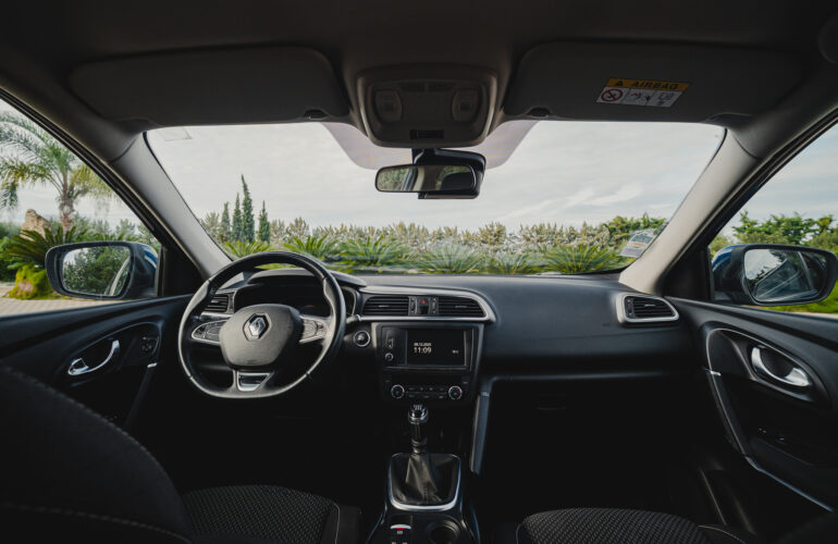 Travel in comfort: Why booking a car with a private chauffeur is the best way to explore Messinia 4 private chauffeur